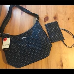 Baggallini bag with removable wristlet